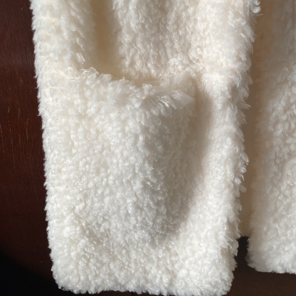 Sherpa Fleece Vest in Cream - Picture 2 of 4